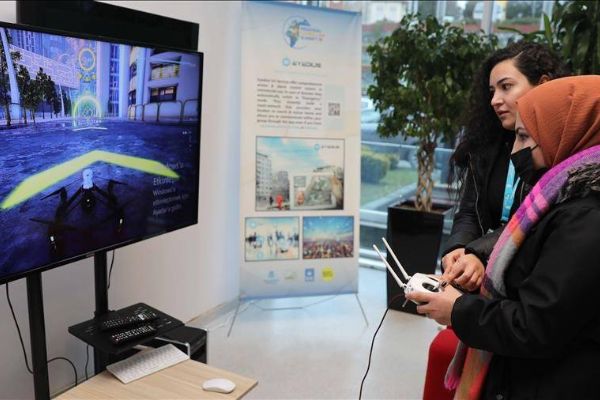 Başakşehir Belediyesi'nden çevreci öğrencilere teknoloji sürprizi