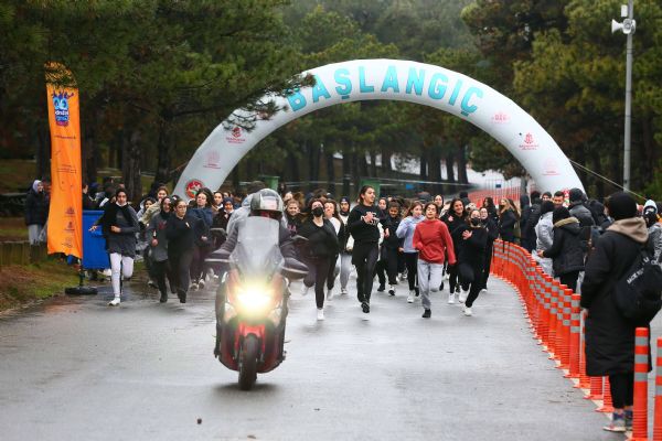 Başakşehir'in en hızlı gençleri şampiyonluğa koştu