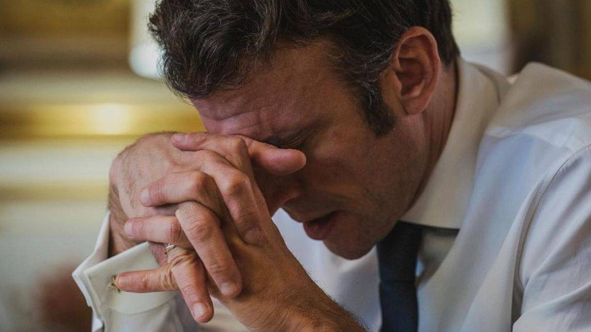 Macron'un Putin'le yaptığı görüşme sonrası üzgün halleri sosyal medyada gündem oldu