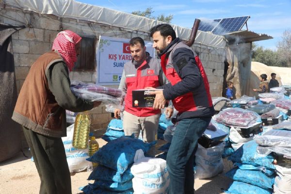 Sadakataşı İdlibli mültecilere yardım ulaştırdı