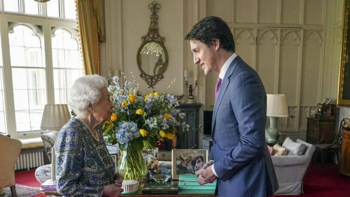 Koronavirüsü atlatan Kraliçe 2. Elizabeth, Kanada Başbakanı Trudeau'yu Windsor Kalesi'nde ağırladı