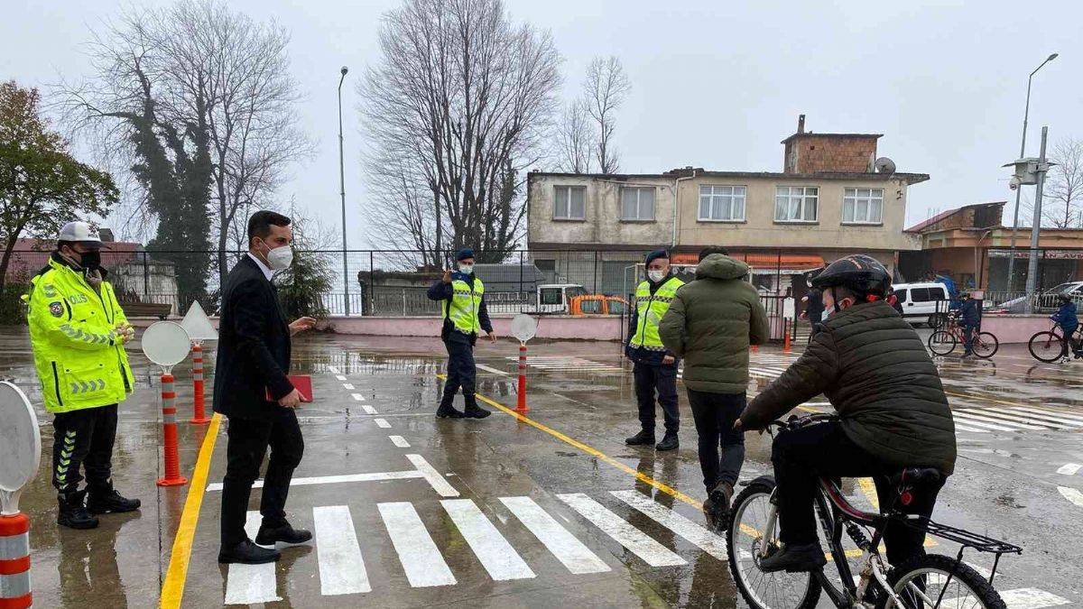 Ordu’da bisikletli öğrencilere trafik eğitimi