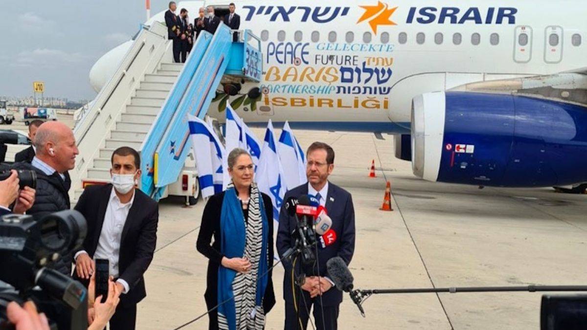 İsrail Cumhurbaşkanı'nın uçağındaki Türkçe ifadeler dikkat çekti