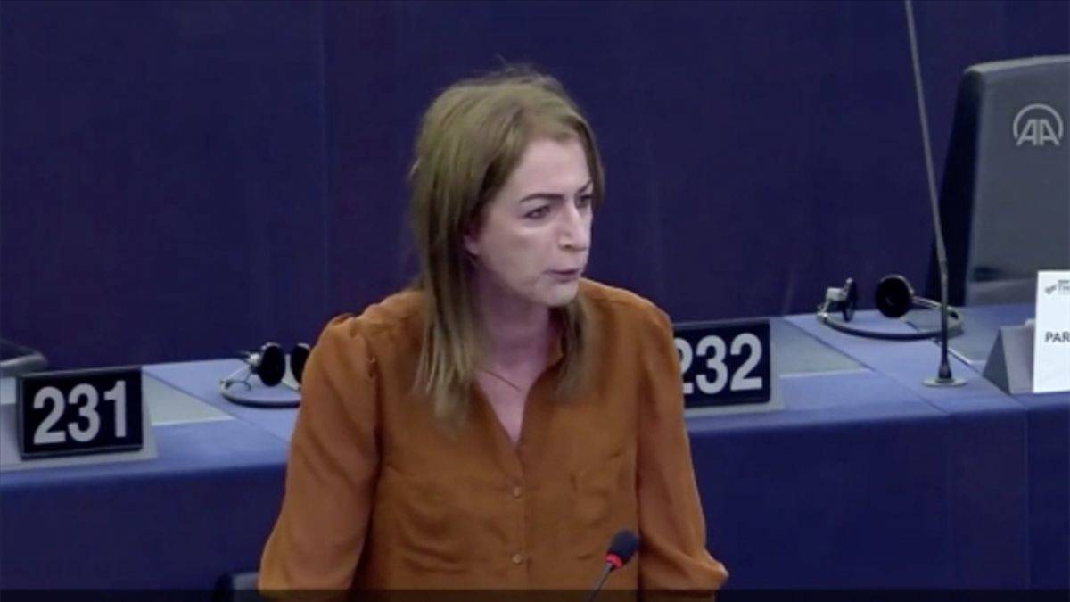 İrlandalı vekilden tepki: Beyaz, Avrupalı olmadıkları için mi?