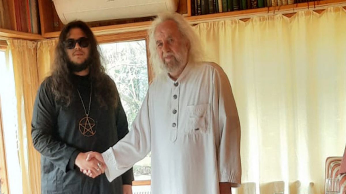 Hasan Mezarcı'nın satanist bir rahiple buluşması gündem oldu