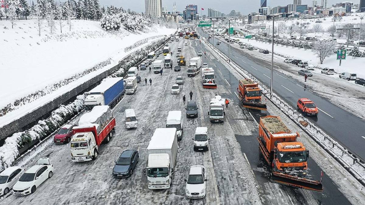 Araçla İstanbul'a giriş yasak mı serbest mi? Trakya'dan ve Anadolu'dan İstanbul'a otomobille giriş yasaklandı mı?