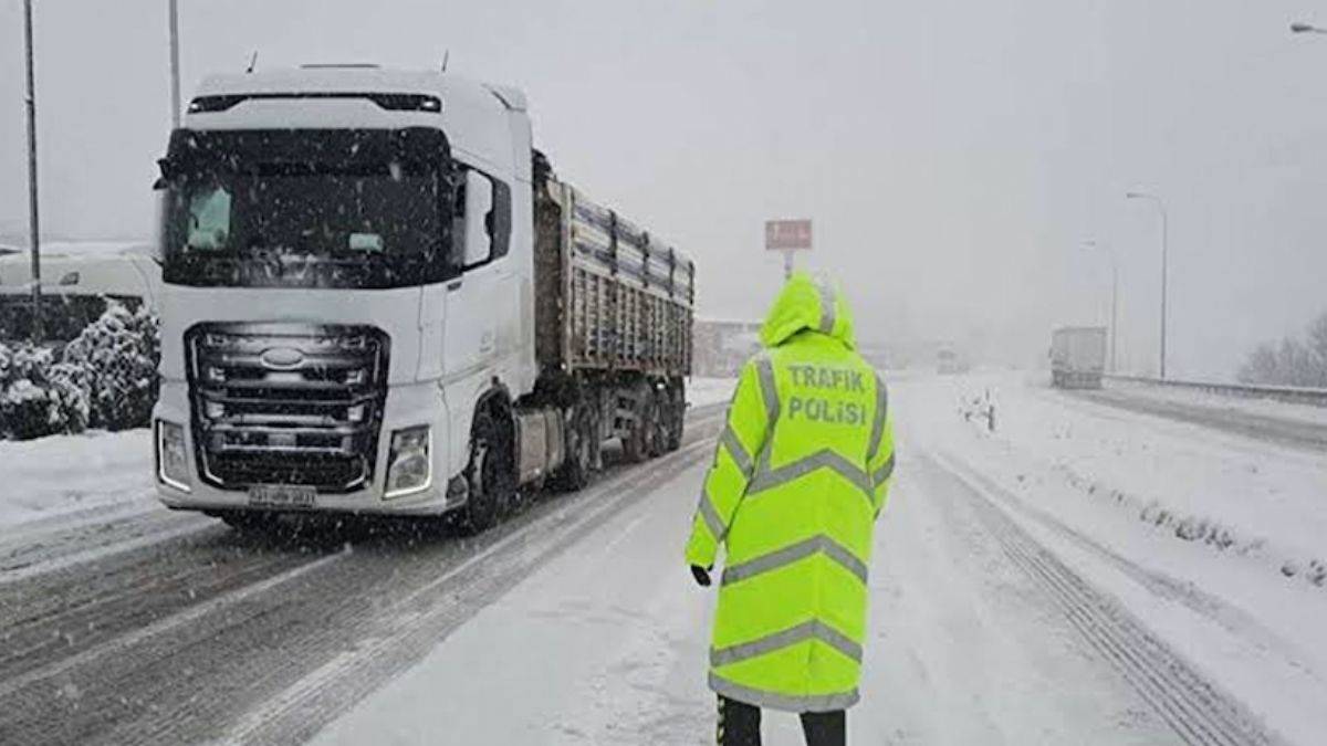 İstanbul'a durdurulan tır ve kamyon girişlerine izin verildi