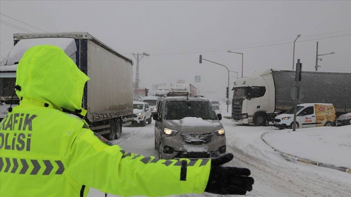 Aksaray-Nevşehir kara yolu kar nedeniyle kapandı