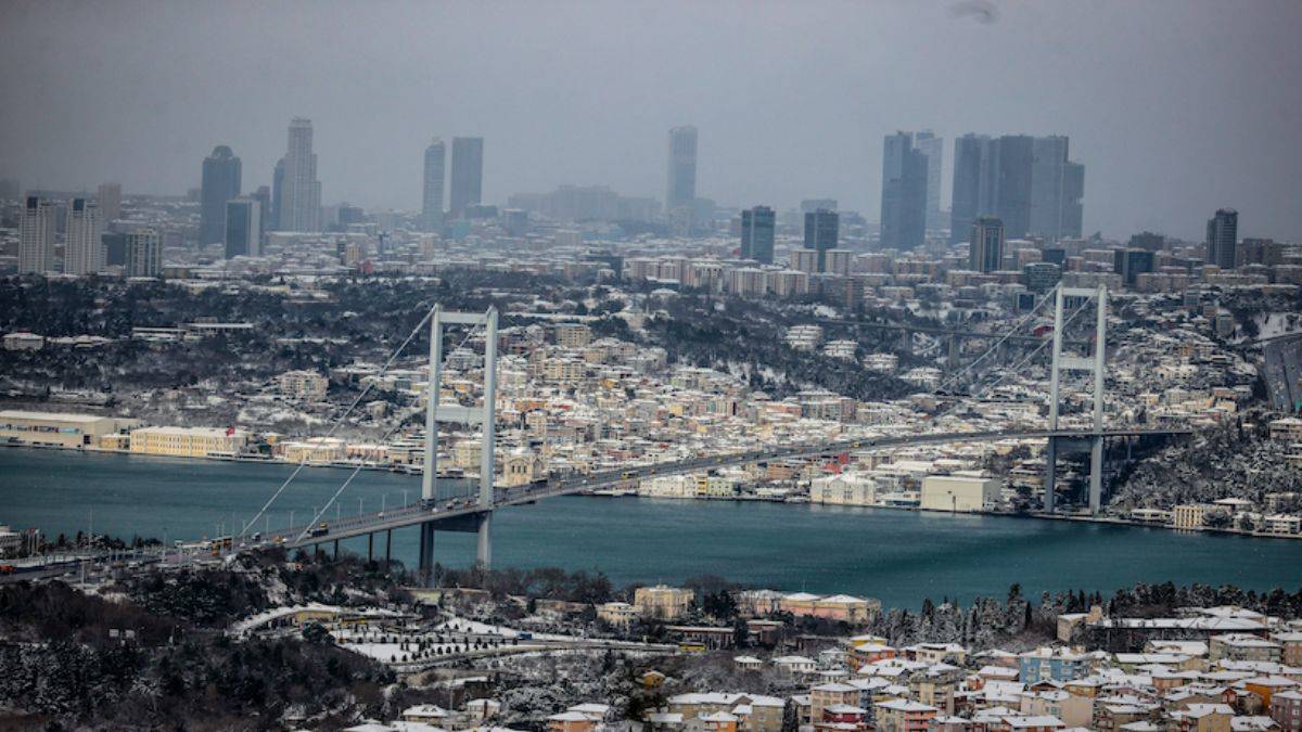 İstanbul'da bu gece ve yarın için de yoğun kar yağışı uyarısı