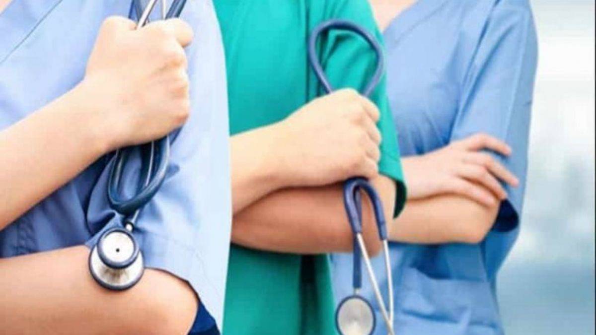 Sağlıkçılara kademeli zam yolda