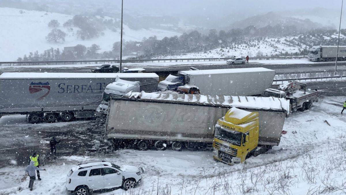 Kuzey Marmara Otoyolu’nda feci kaza: 4 tır birbirine girdi