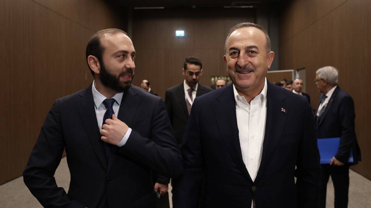 Çavuşoğlu: Ararat Mirzoyan ile yaptığım görüşme yapıcı ve verimli geçti