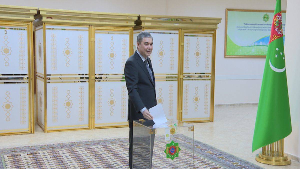 Türkmenistan, devlet başkanı seçimi için sandık başında