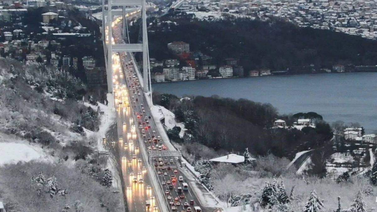 İstanbul Boğazı çift yönlü olarak kapatıldı