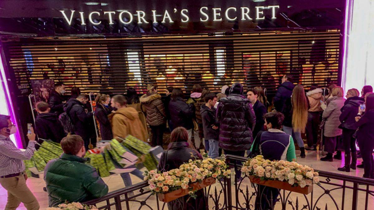 Rusya'da kozmetik mağazalarında izdiham!