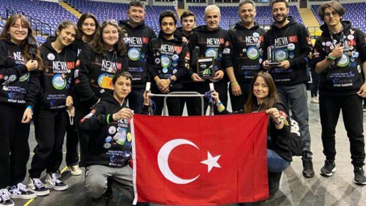 Ordulu öğrencilerin robotu Kanada'da birinci oldu