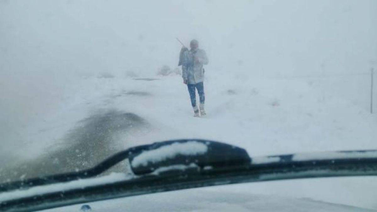 Tipide mahsur kalan imam kıyafetlerini yakarak hayatta kaldı