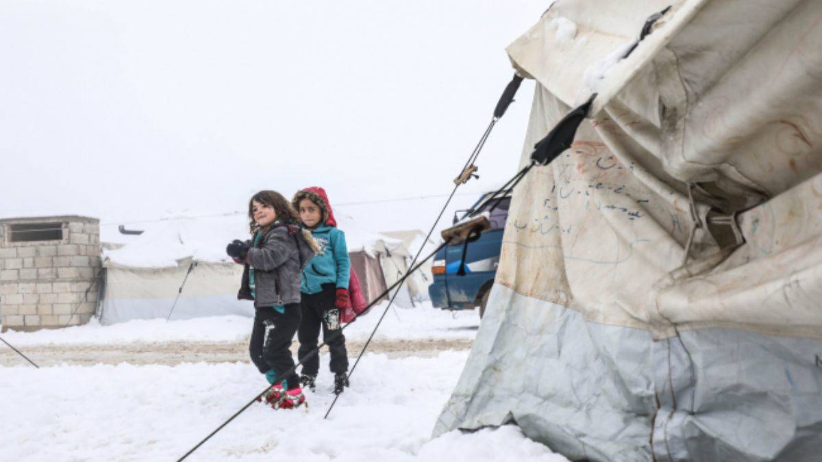 İdlib'de kara kış; yollar kapandı