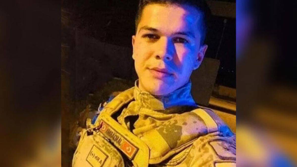 Kız arkadaşıyla konuşurken kazara kendisini vuran asker toprağa verildi