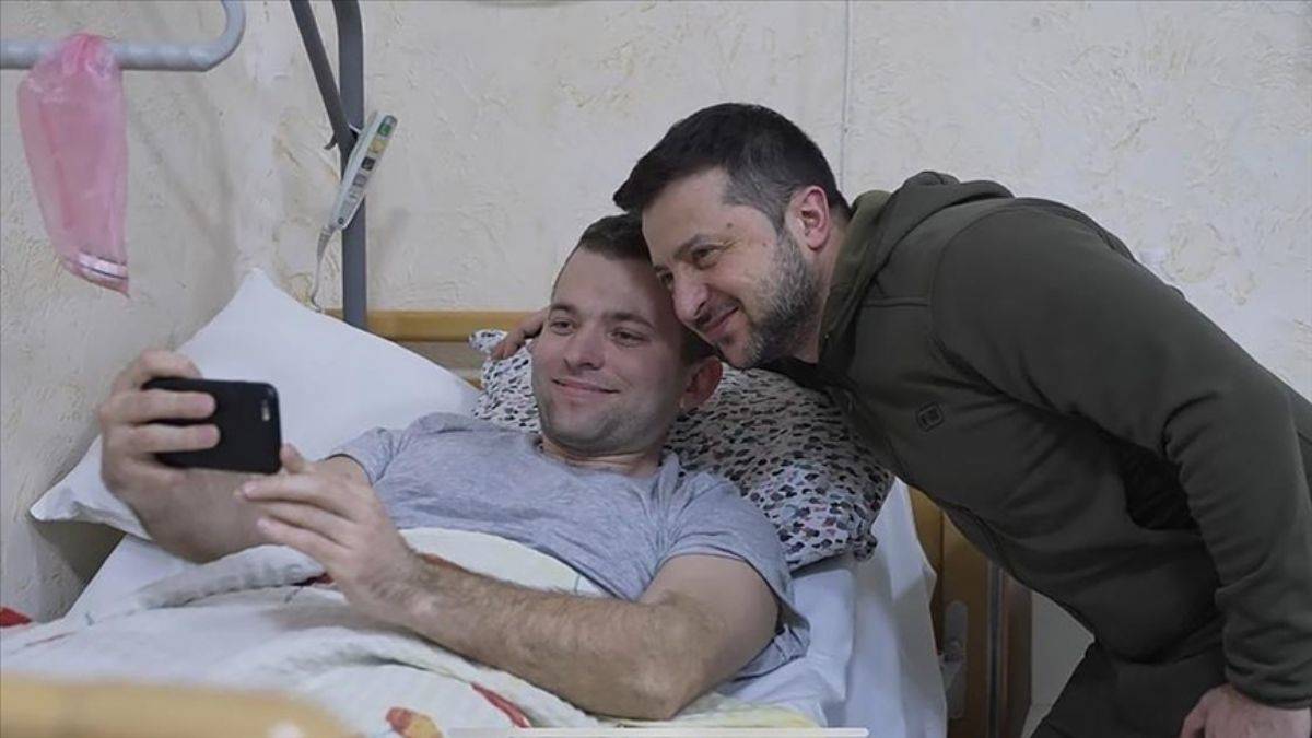 Zelenskiy, yaralı Ukrayna askerlerini ziyaret etti
