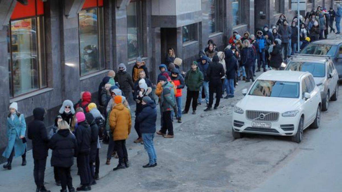 Yaptırımlar Rusların günlük hayatlarını nasıl etkiledi?