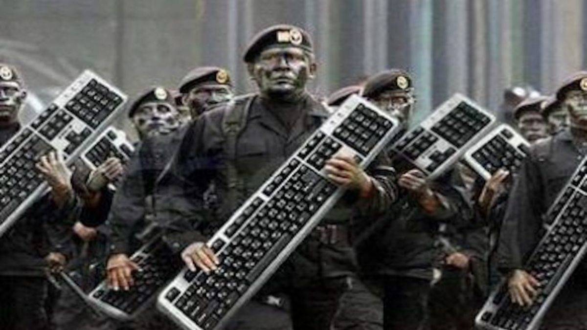 “Siz Ukrayna ile meşgulken siber ordular ülkeleri işgal ediyor, uzaydan dünya kuşatıldı, farkında değilsiniz”