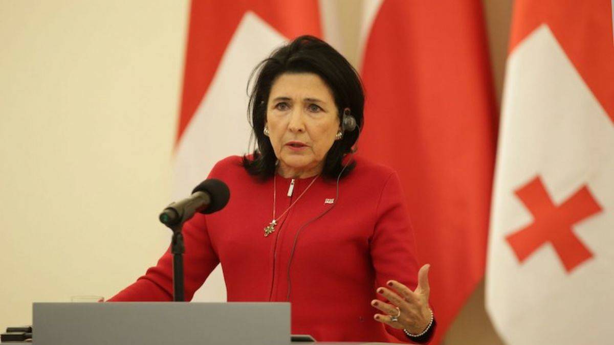 Gürcistan Cumhurbaşkanı'ndan hükümete 'Ukrayna' çağrısı