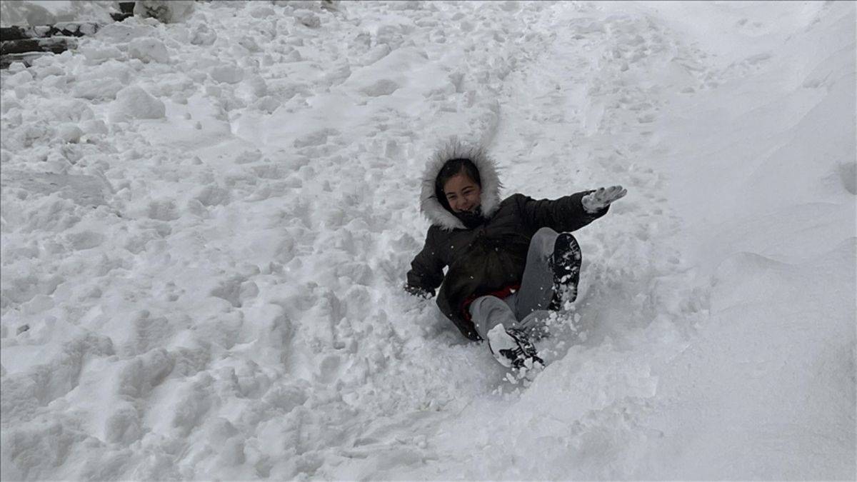 Bazı il ve ilçelerde eğitime kar engeli