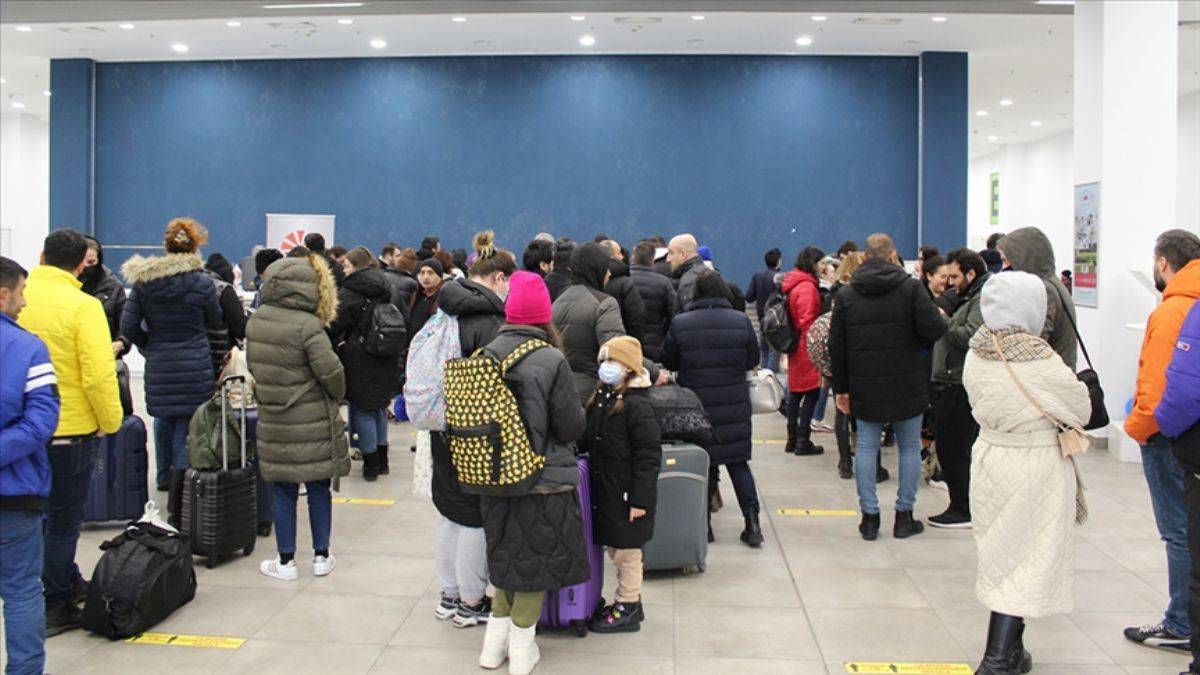 Ukrayna'dan 172 Türk vatandaşı daha tahliye edildi