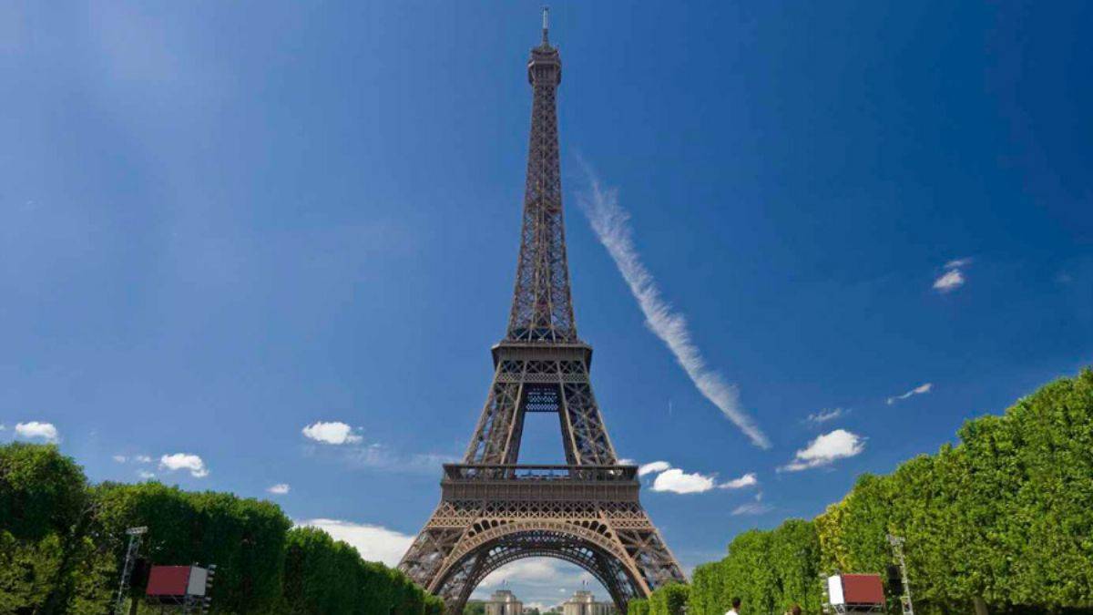 Eyfel Kulesi 6 metre uzadı