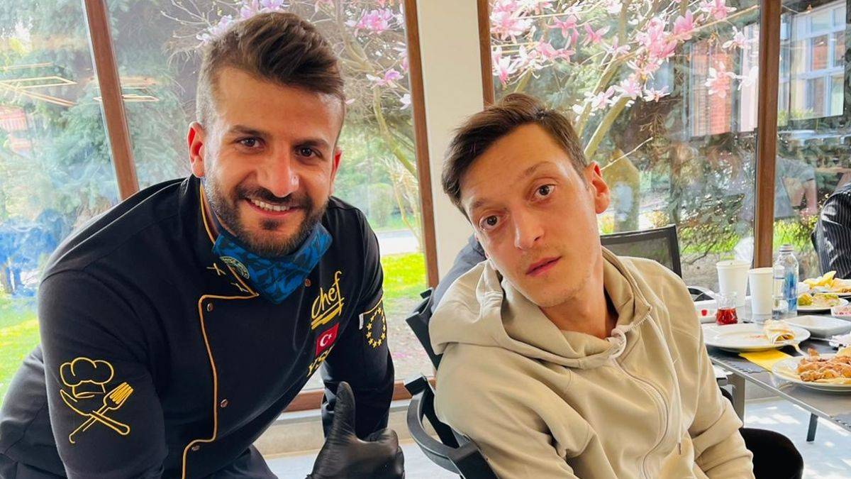 Ünlü İş adamı Yusuf Can Güçtekin Fenerbahçe tesislerinde futbolculara yaptığı yemeğin gururunu yaşıyor