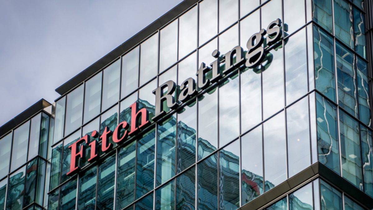 Fitch, onlarca Rus bankasının notunu düşürdü