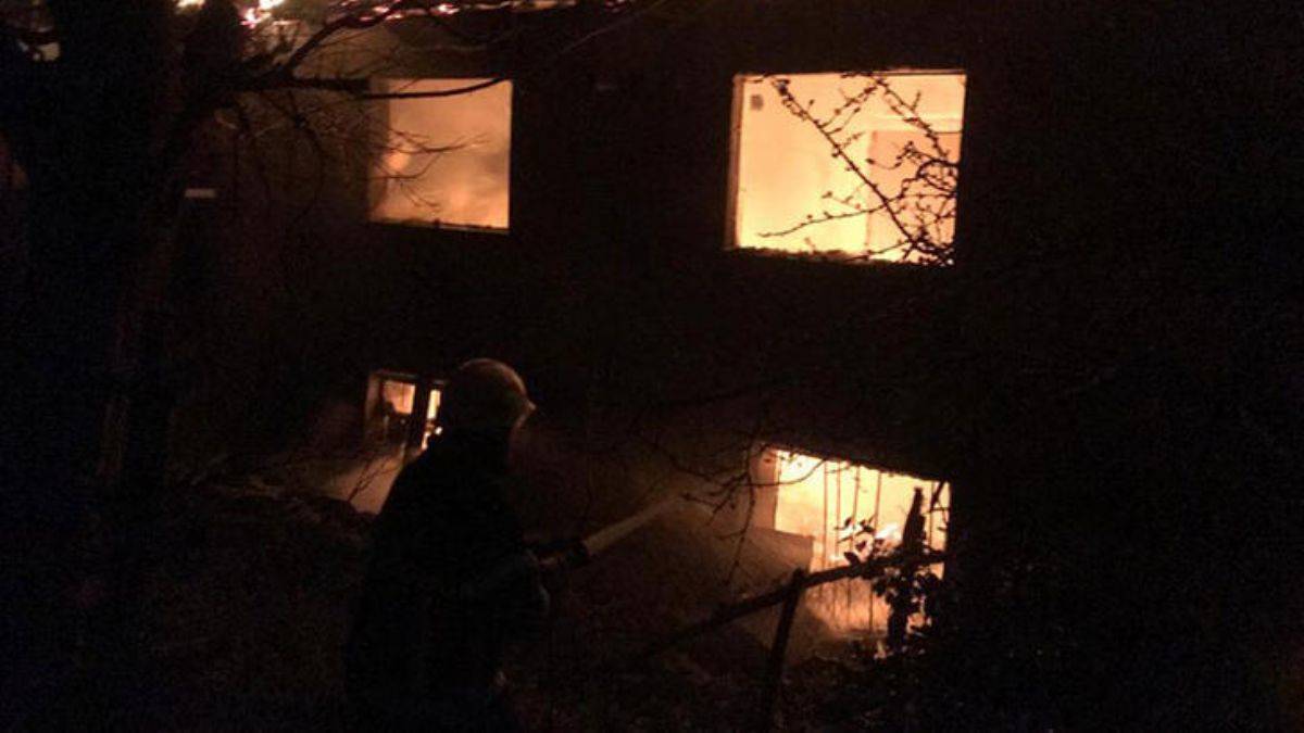 İtfaiye amirinin annesi yangında hayatını kaybetti