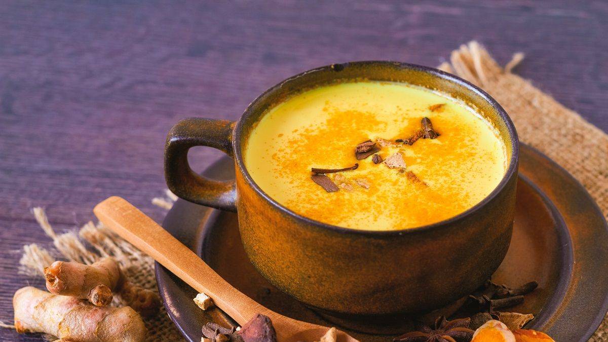 Altın süt tarifi | Altın sütü ne zaman içmeliyiz? Yatmadan önce altın süt içmek ne işe yarar?