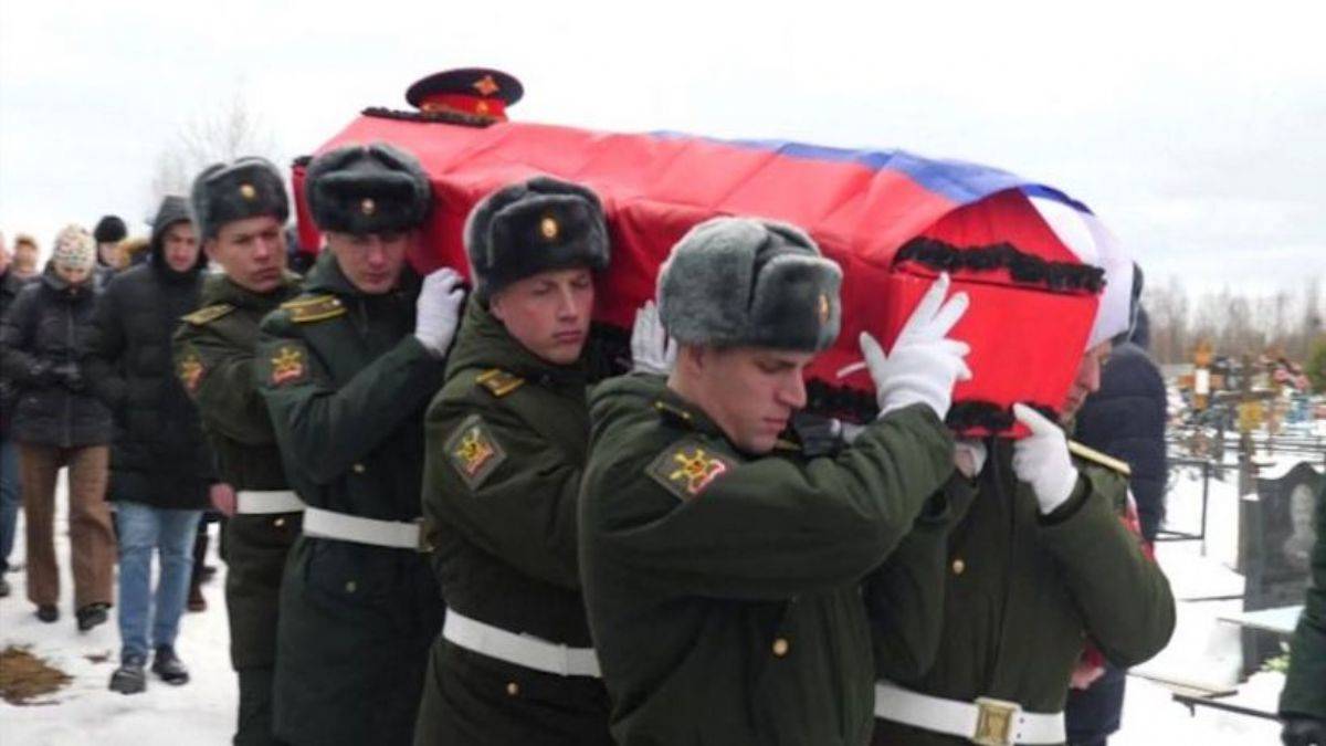 Rusya, ölen askerlerinin yasını tutuyor