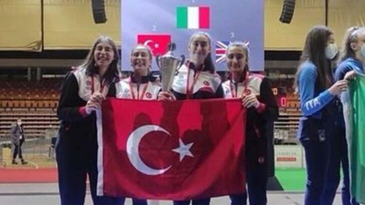 Eskrimde Fethiyeli Elif'ten tarihi başarı