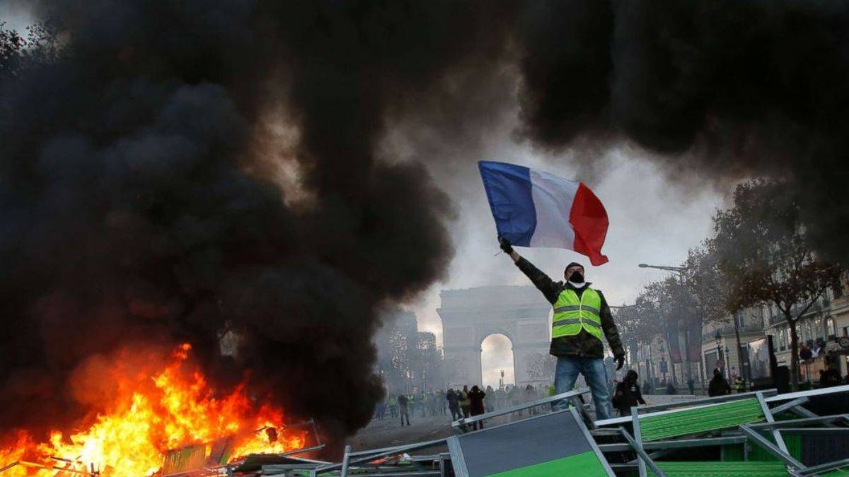 Fransa’da akaryakıt fiyatlarına tepki büyüyor