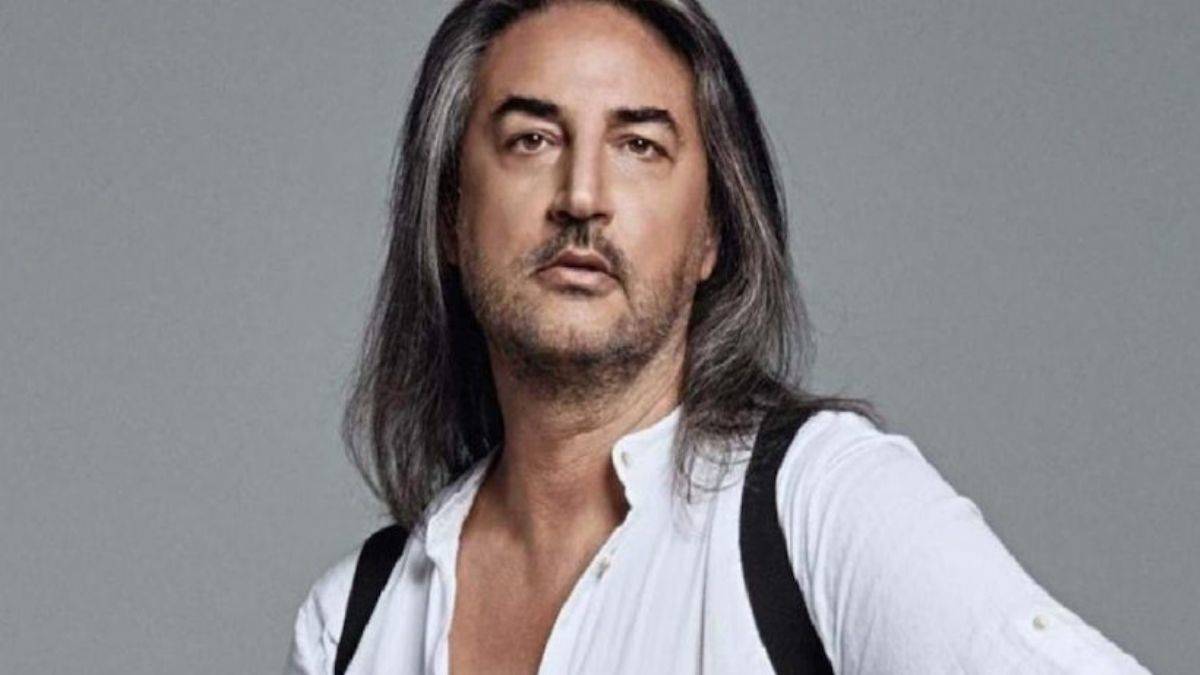 Şarkıcı Çelik'ten mayolu fotoğraf isyanı: Delirdiniz ulan!