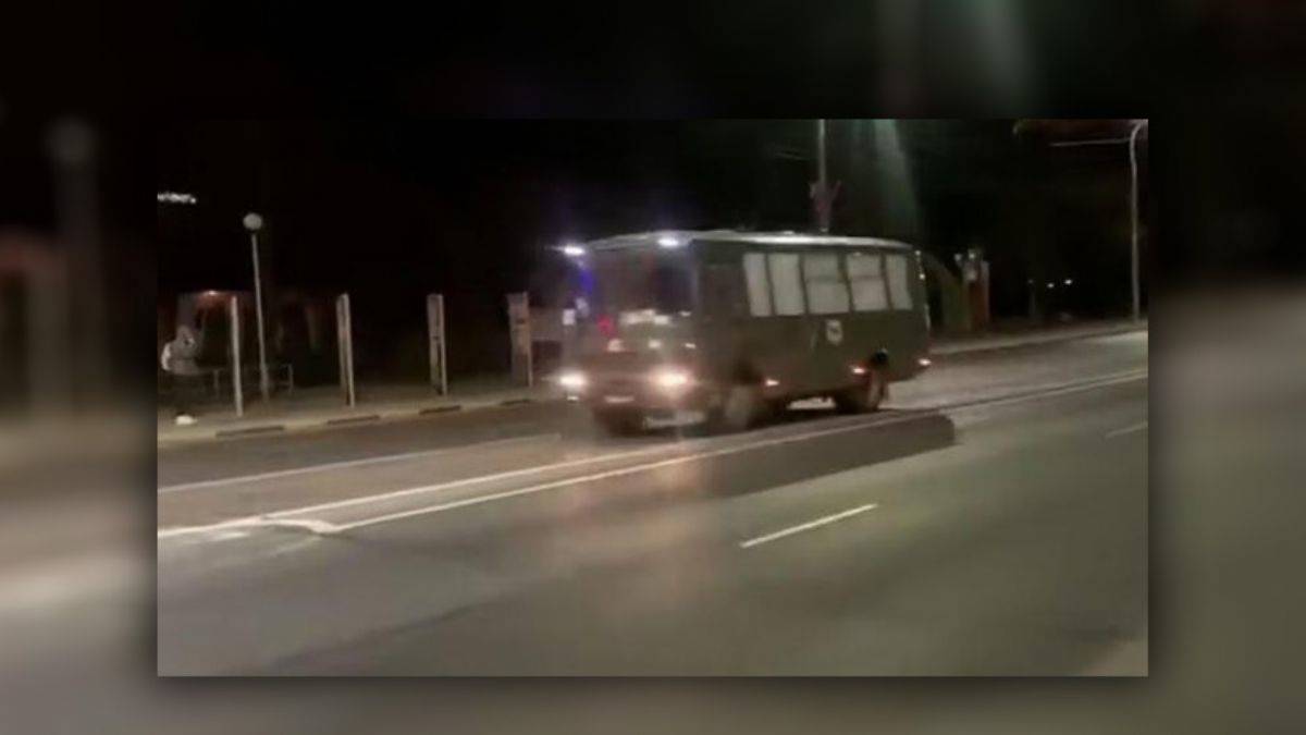 Ukrayna'da ölen Rus askerler araçlarla Belarus'a taşınıyor