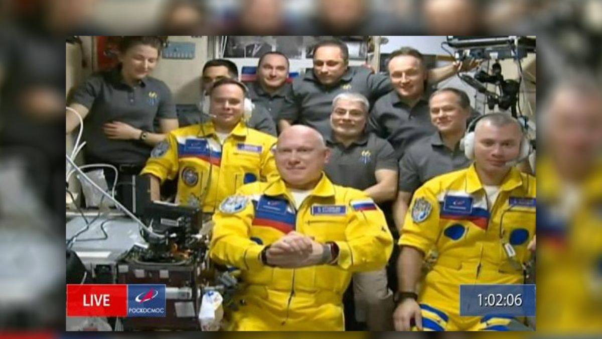 Rus kozmonotlar: Sarı-mavi renkteki tulumların Ukrayna ile ilgisi yok