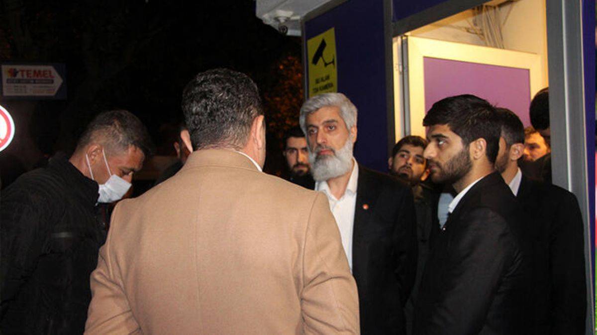 Kuytul'un evinin önünde toplanıp tekrar sokağa çıkmışlar