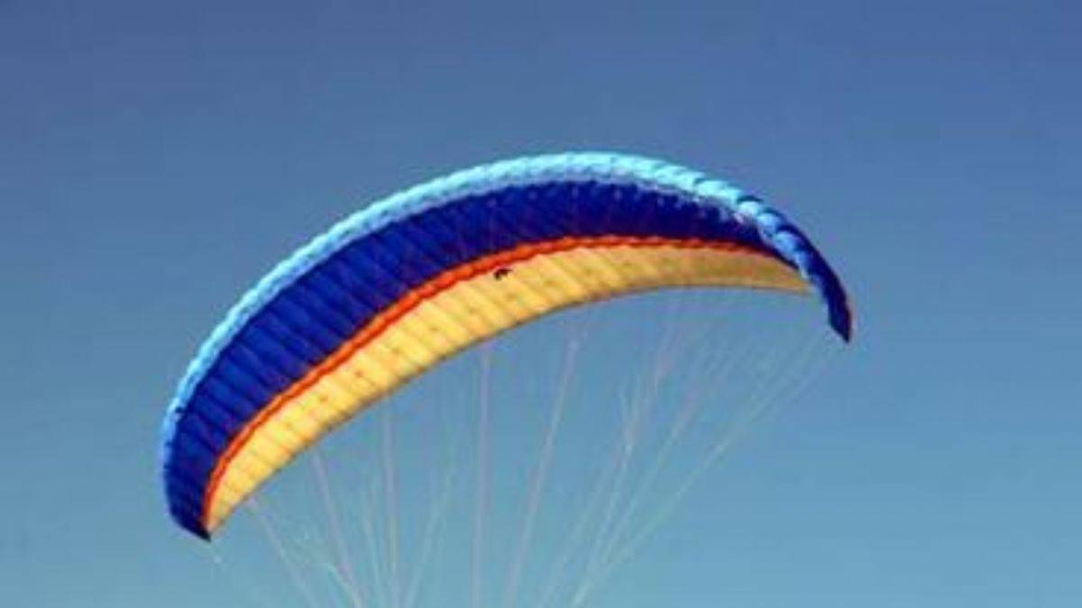 İstanbul'da paramotor uçuşunda havada telefon tamiri yaptı