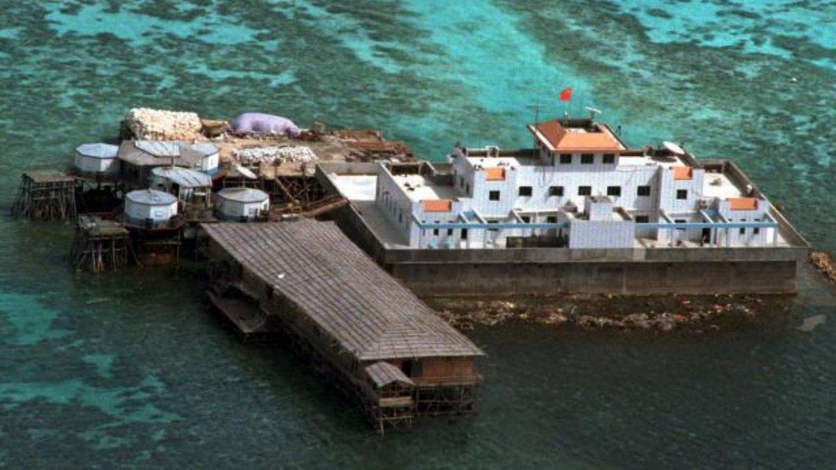 ABD uyardı: Çin, yapay adaları askerileştiriyor