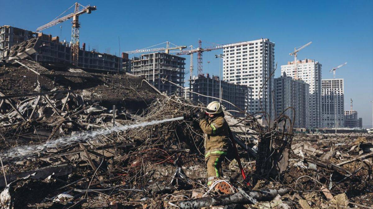 Rusya: Kiev’deki AVM'de roketatar olduğu için vuruldu