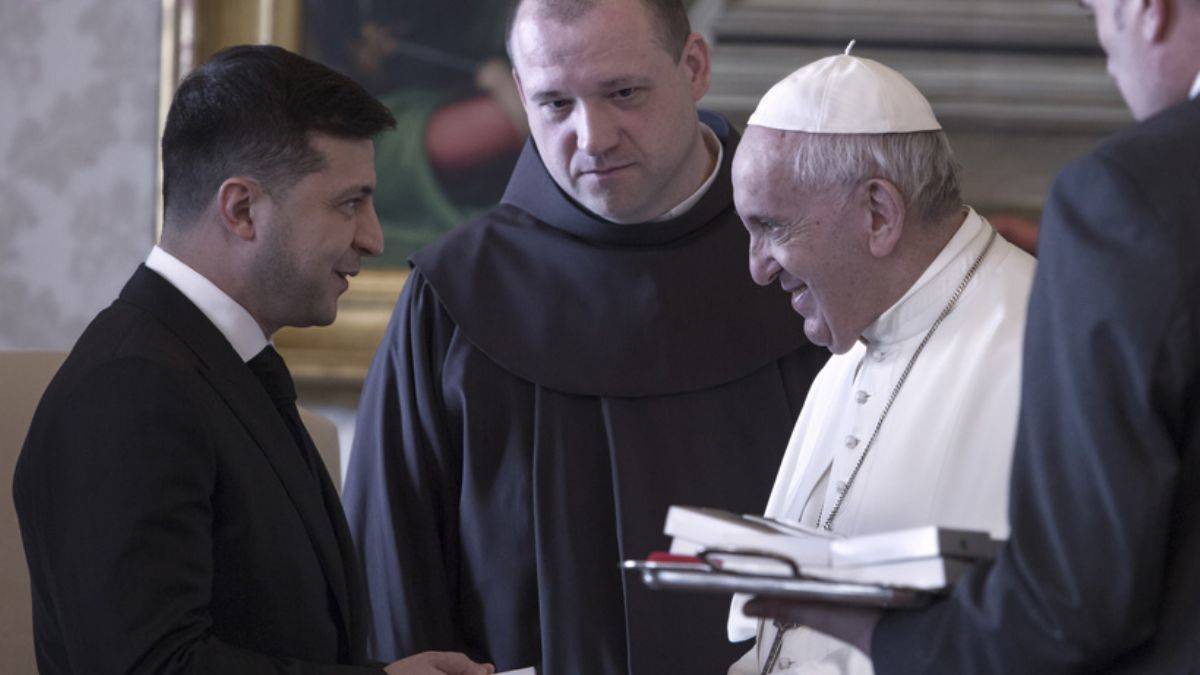 Zelenski'den Papa'ya davet