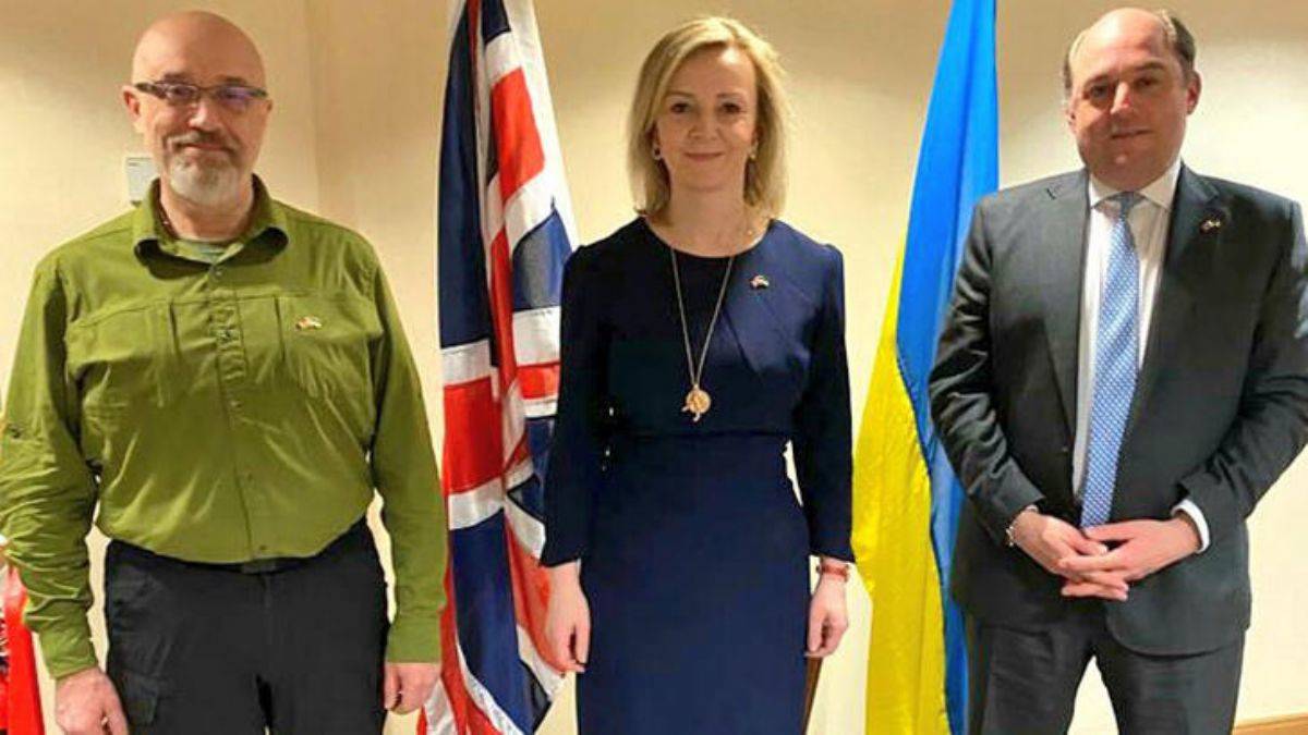 ‘Sahte başbakan’ ile kandırılan İngiliz bakandan Youtube’a çağrı