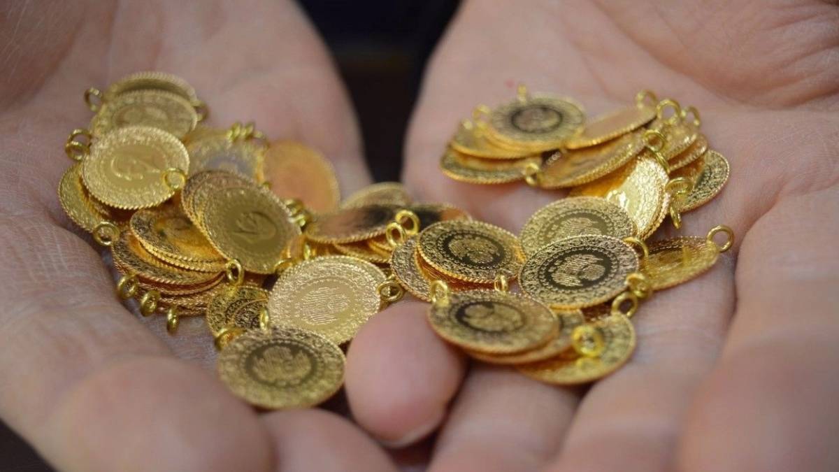 Gram altın ne olur? Nisanda altın düşer mi yükselir mi? Gram altın alınır mı? Altın yükselmeye devam eder mi?