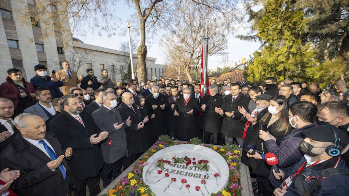 Muhsin Yazıcıoğlu kabri başında anıldı