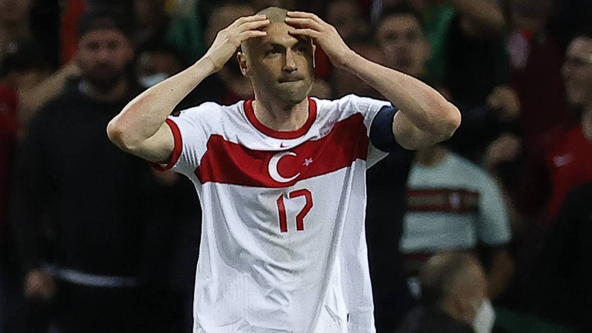 Burak Yılmaz Milli Takımı bıraktı mı? Burak Yılmaz Milli Takımı neden bırakı? Burak Yılmaz futbolu mu bıraktı?