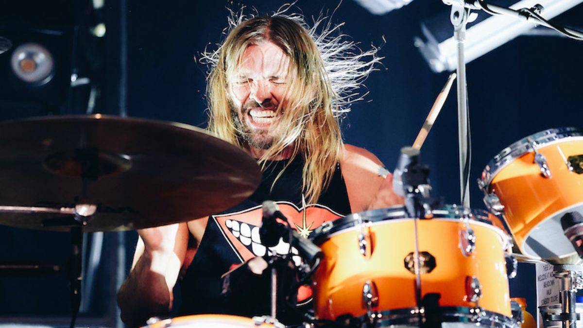 Ünlü davulcu ve vokalist otel odasında ölü bulundu